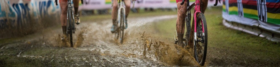 Cyclocross bikes in a race